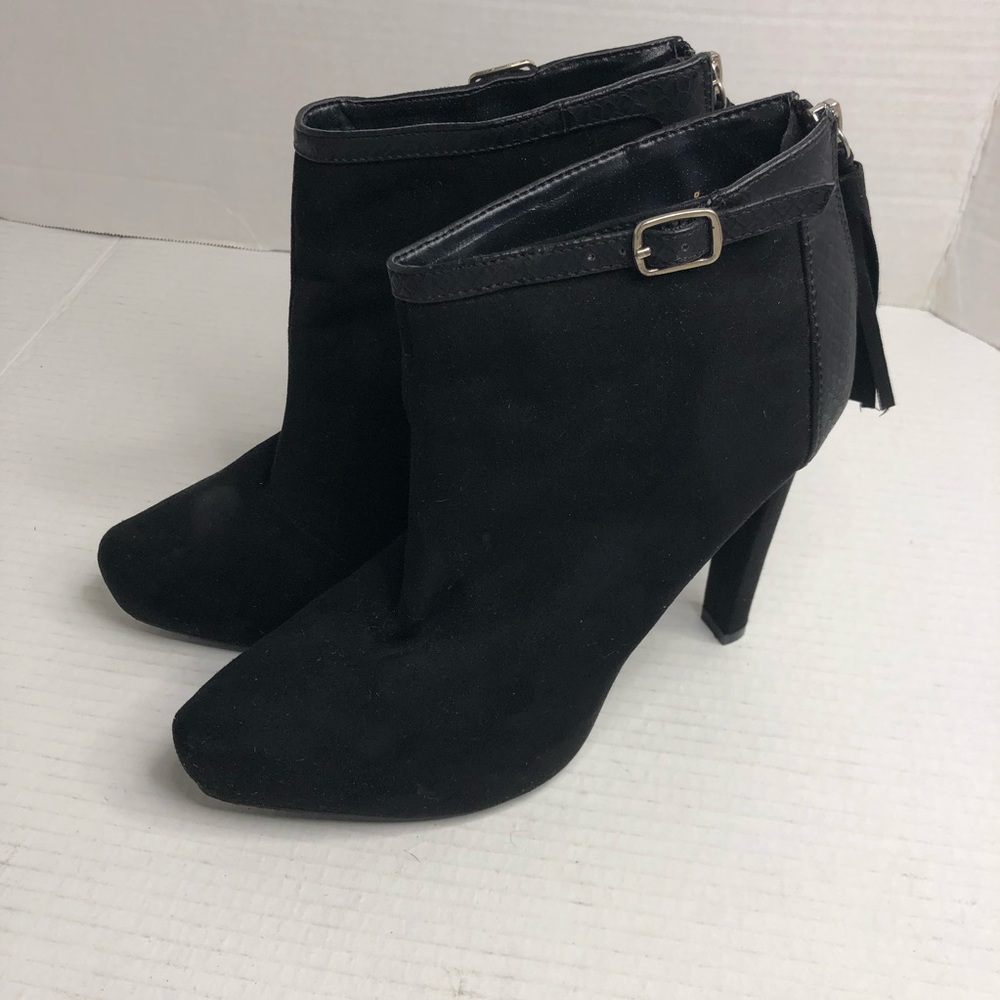 Qupid Boots Womens Size 8 Black Suede Tassle Back Zip Heel Bootie